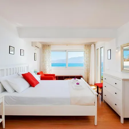 Idyllic Beachfront House Apartment *