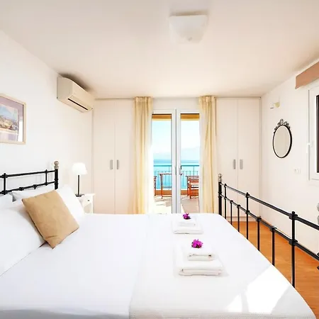 Idyllic Beachfront House Agios Nikolaos (Crete)
